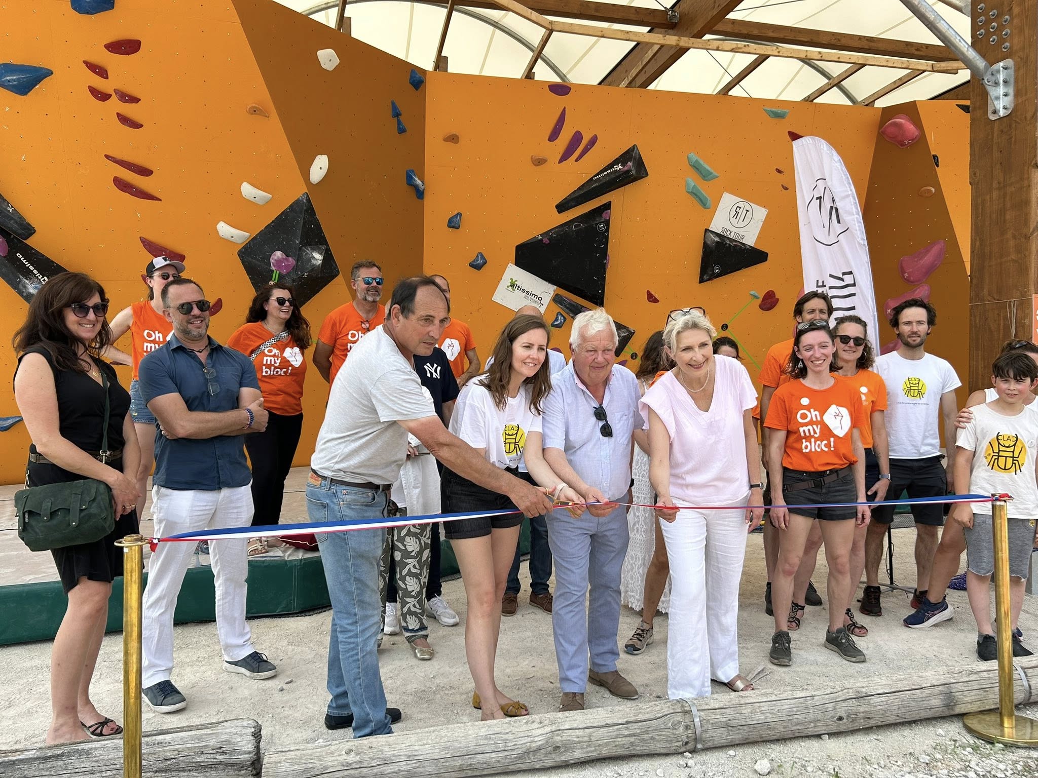 Lire la suite à propos de l’article Inauguration de la couverture du mur d’escalade et du terrain de pétanque