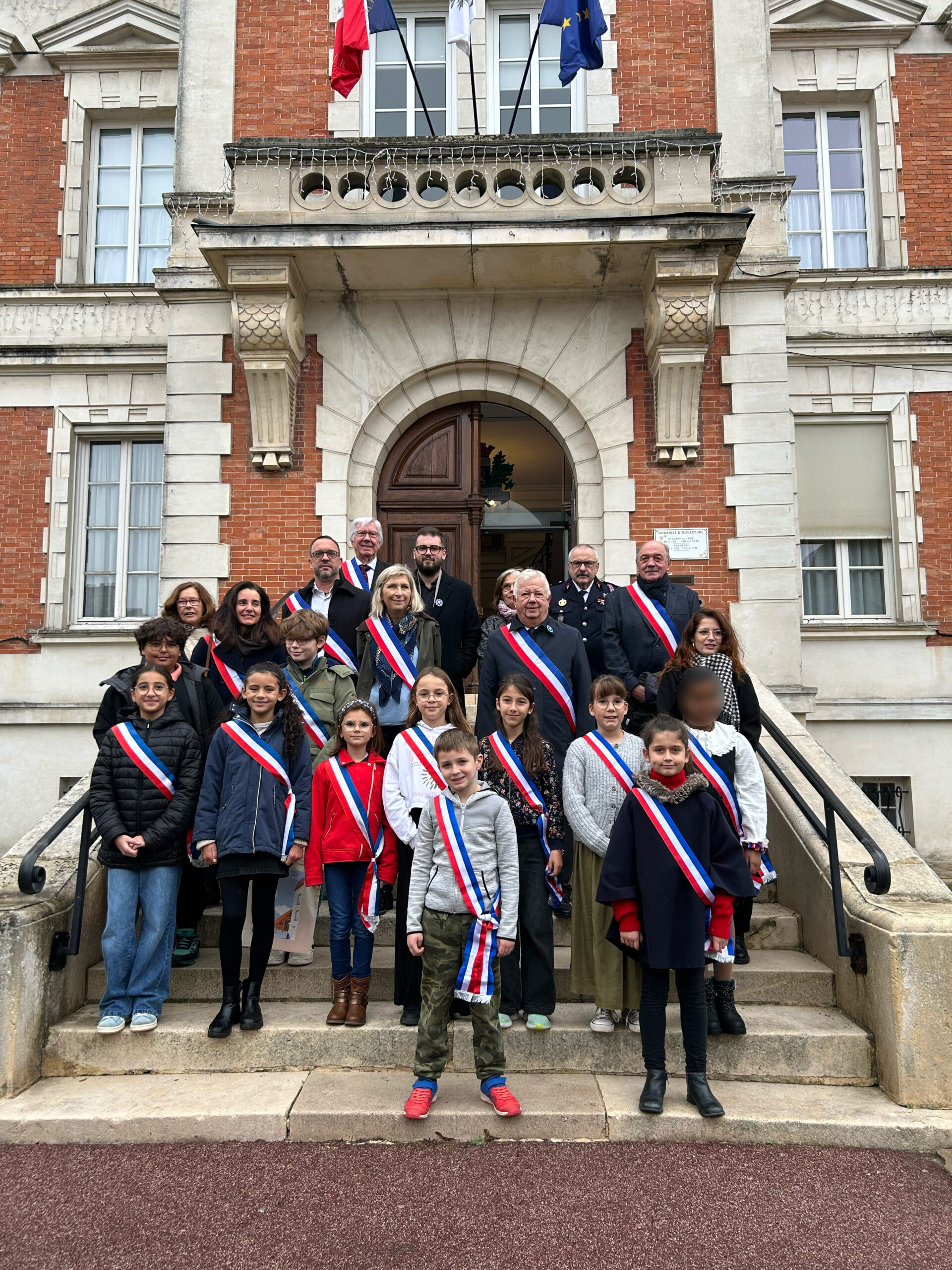 Lire la suite à propos de l’article Remise des écharpes aux nouveaux conseillers municipaux juniors !